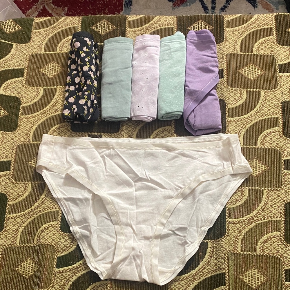 Amazon Essentials Women’s Briefs 6-Pack – Size S/12